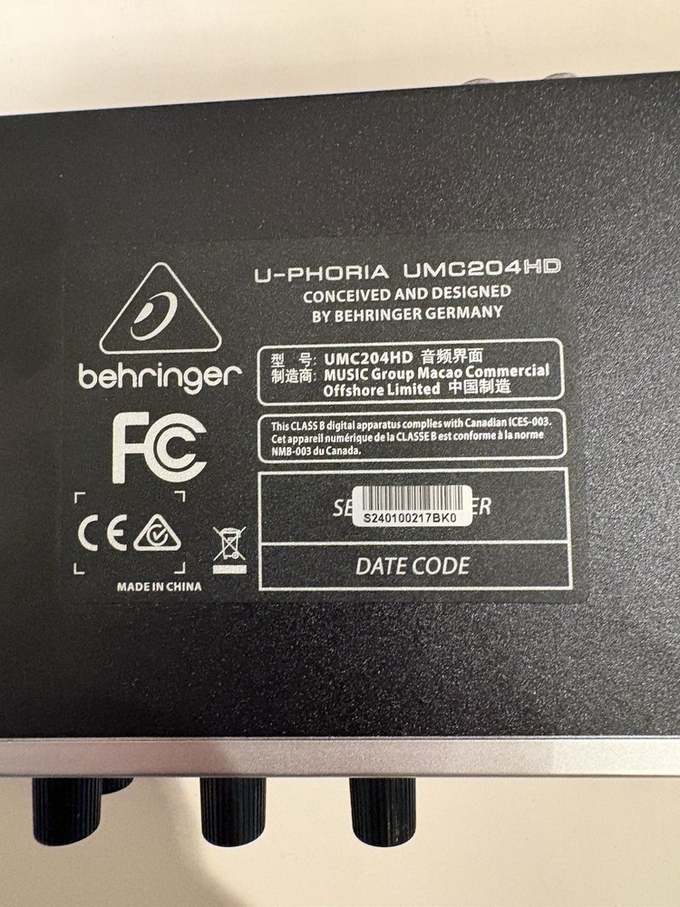 Behringer U-Phoria UMC204HD USB Audio Interface with MIDAS Mic Preamplifier