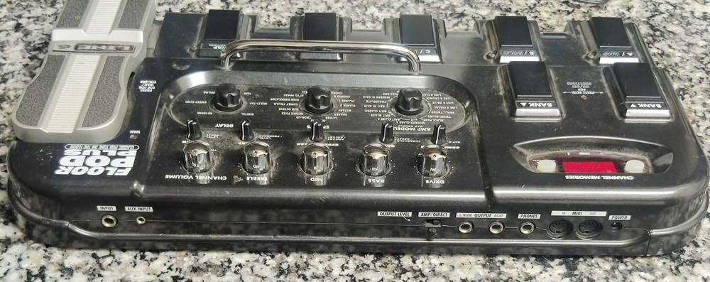 Line 6 Floor POD Plus Guitar Multi Effects Processor Pedal Board