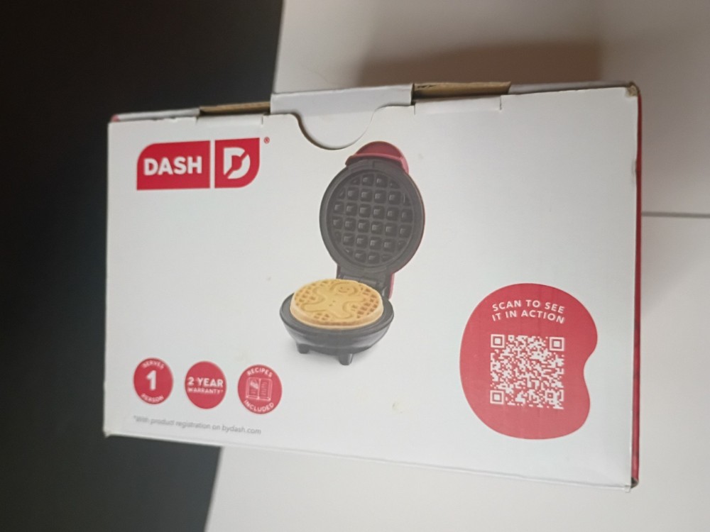 Dash Gingerbread Mini Waffle Maker 4" Cooking Surface Non-stick 350 Watts Red