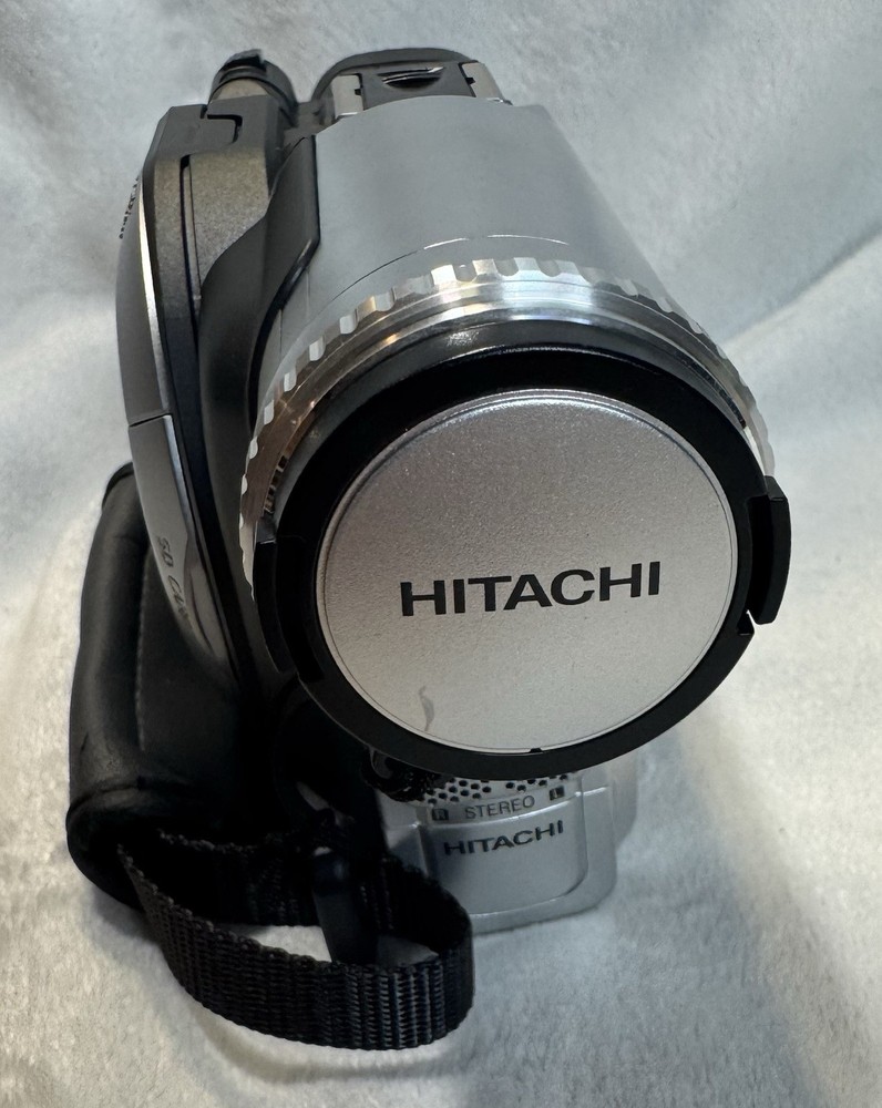 Hitachi DZ-MV380A DVD Camcorder, Bundle