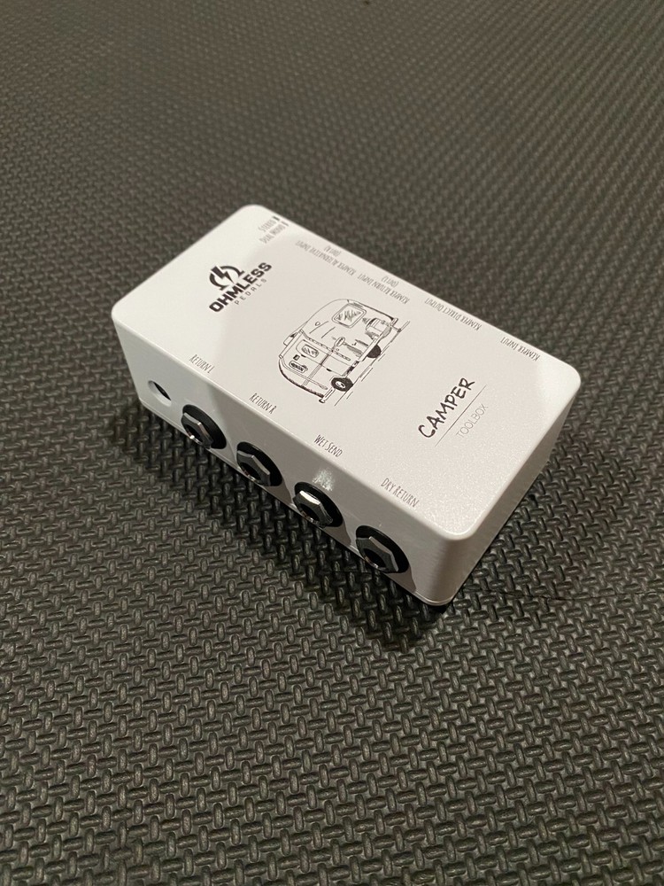 Ohmless pedals Camper TX White Pedalboard interface