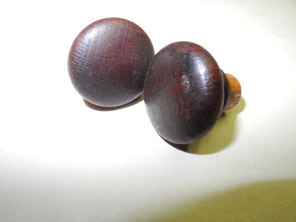 VINTAGE SINGER TREADLE SEWING MACHINE 2 PC SET OAK DRAWER KNOBS, FULL SIZE, DARK