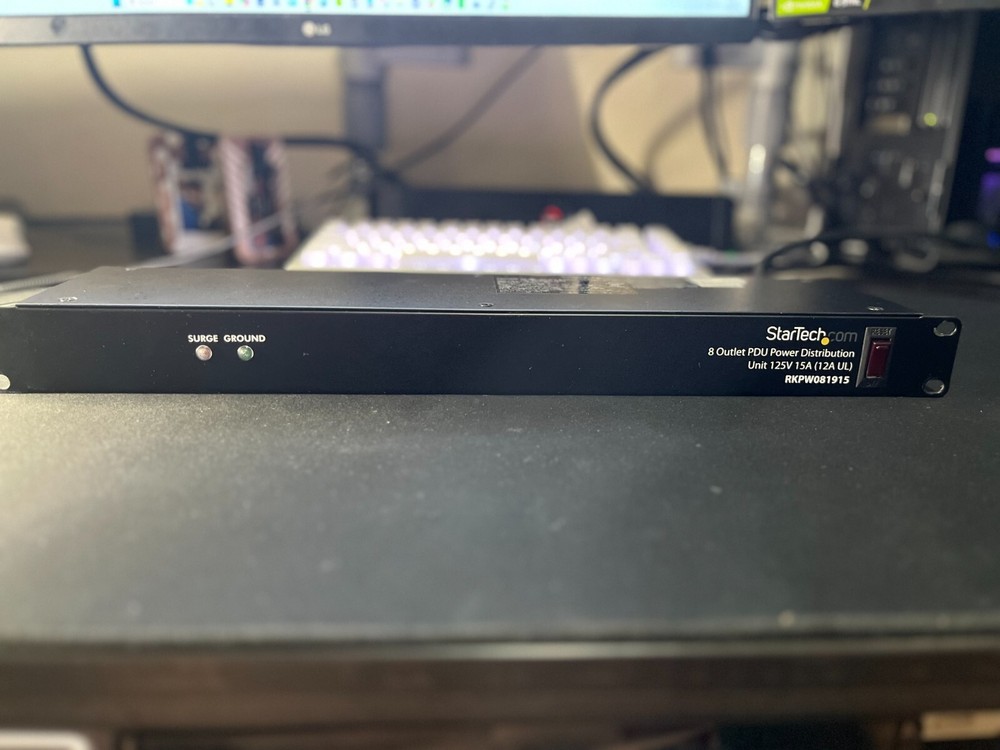 StarTech 8 Outlet Horizontal 1U Rack Mount PDU Power Strip
