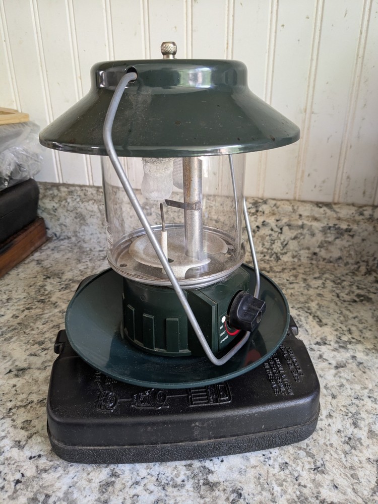 Coleman Electronic Ignition Propane Lantern Model 5154 & Case Double Mantle Lite