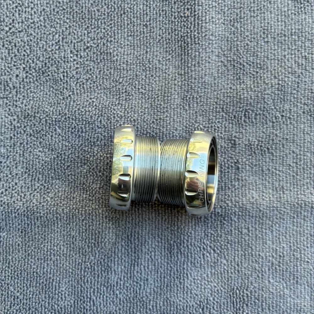 Chris King ThreadFit 24 bottom bracket silver with fit kit