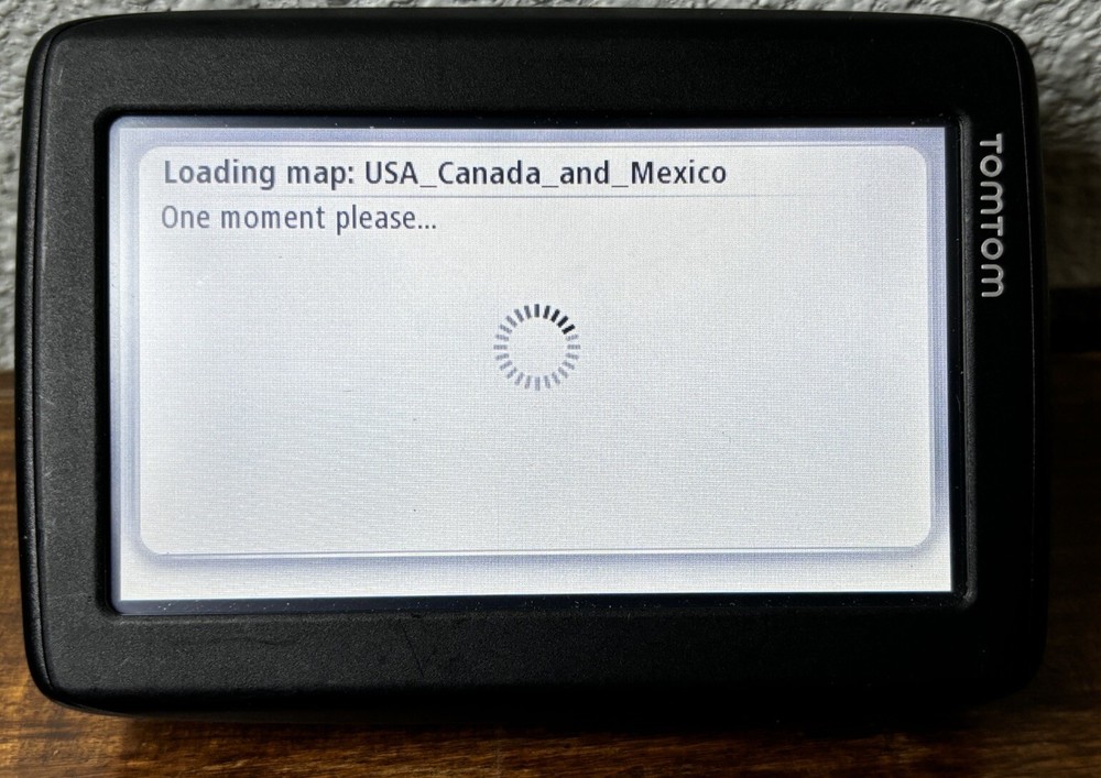 TomTom 4EN42 Z1230 GPS Navigation Touch Screen Bundle Tested