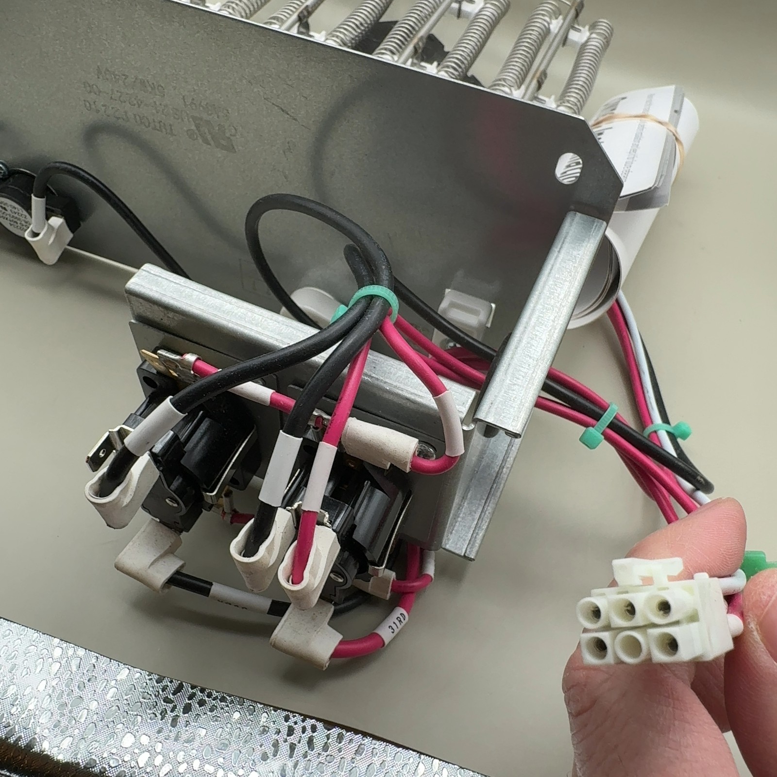 MRCOOL 5kW Heat Strip w Circuit Breaker 1.5‑5 Ton Universal Split Air Handler