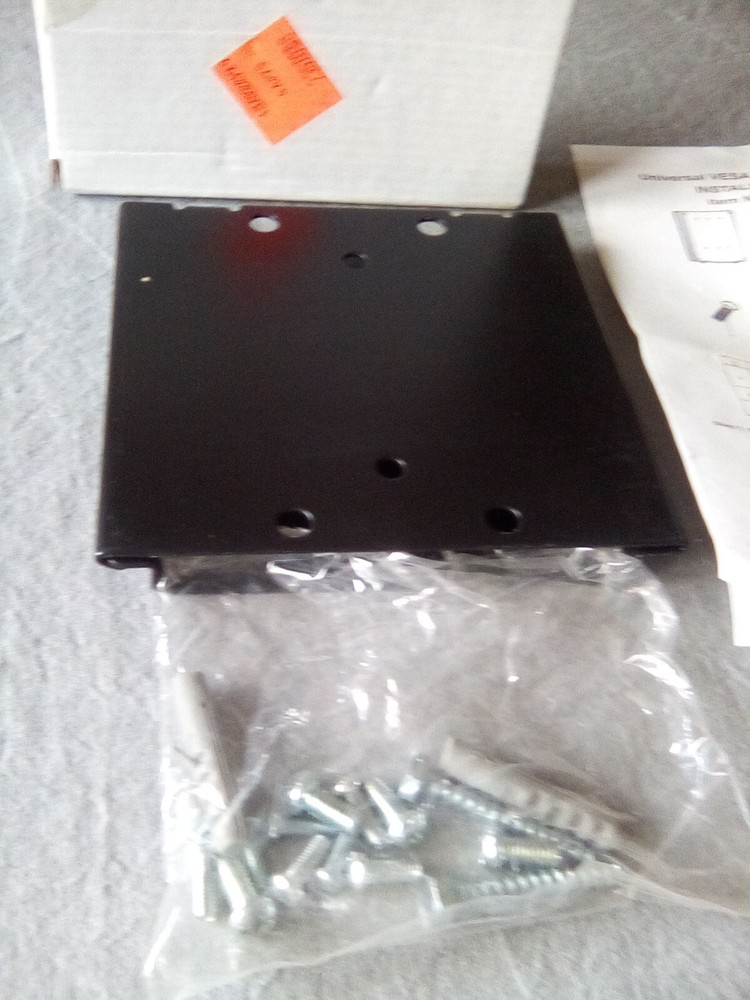 VESA Universal LCD/Plasma Walk Mount Q100MNT