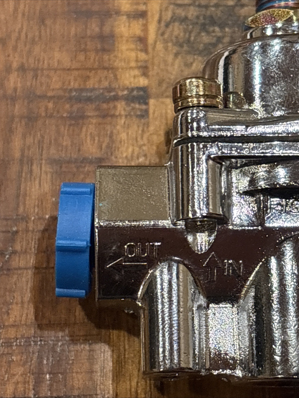 Holley Fuel Pressure Regulator 4-9psi Comes With A Bracket But NO SCREWS New