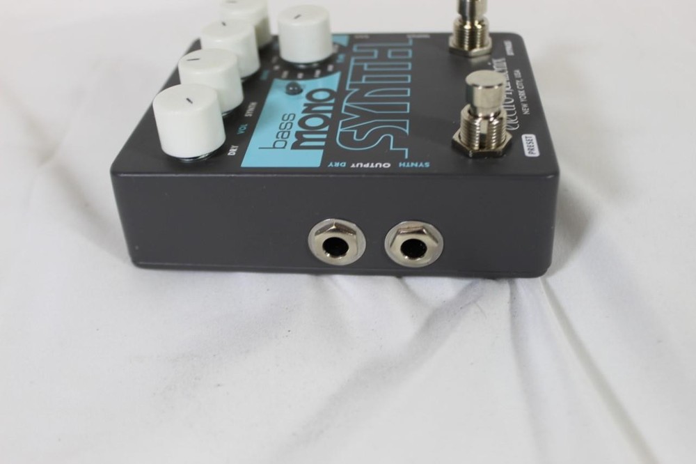 Electro-Harmonix Bass Mono Synth Compact Effects Pedal