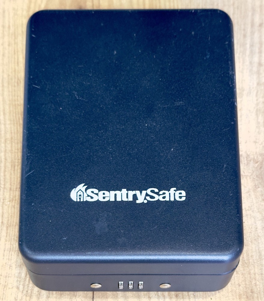 SentrySafe Keep Safe P005C Black Portable Secures Small Valuables w/Combo Lock