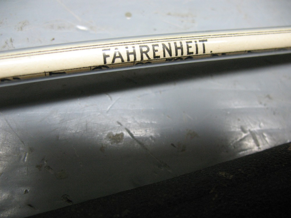 FAHRANHEIT THERMOMETER SCIENCE LAB TYPE MAX 600 DEGREES w PARTIAL CASE