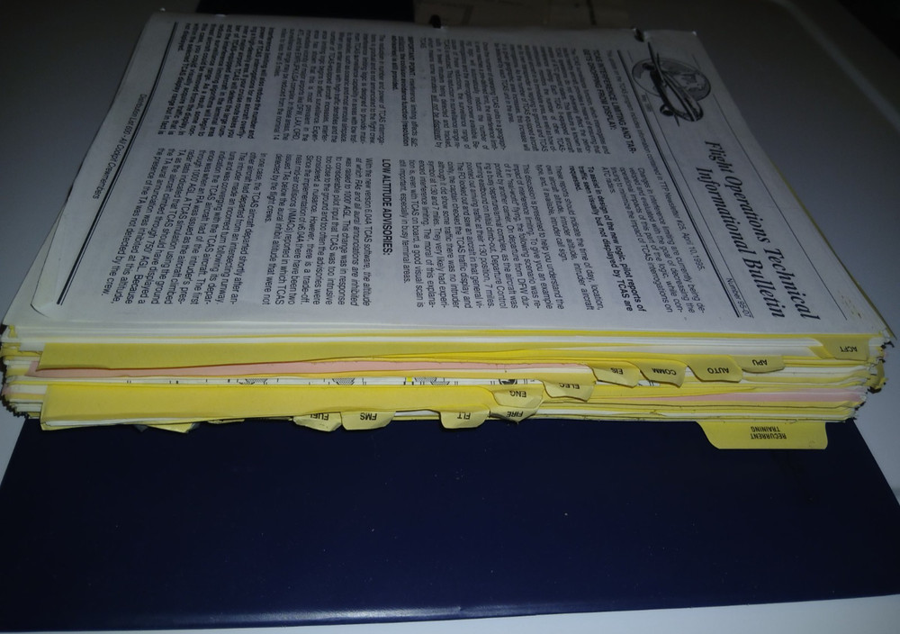 MD-11 Flight Operating Manual Vol. 2