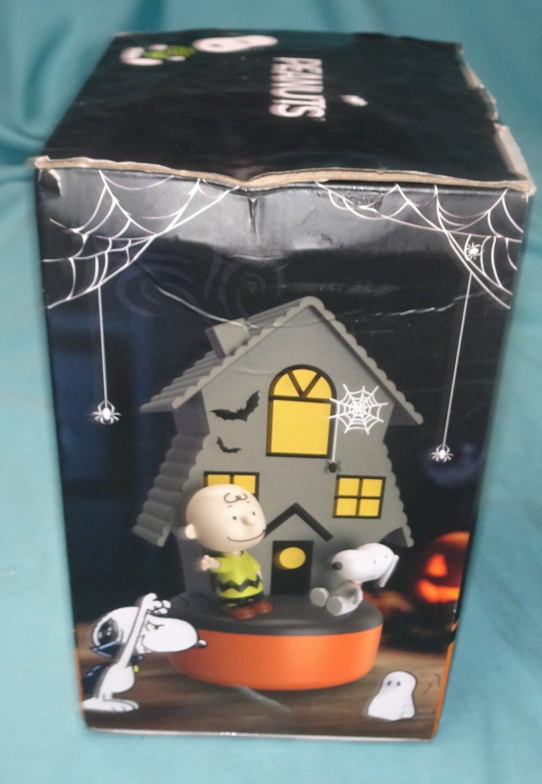 used = Peanuts Snoopy & Charlie Haunted House Diffuser Essential Oil Included