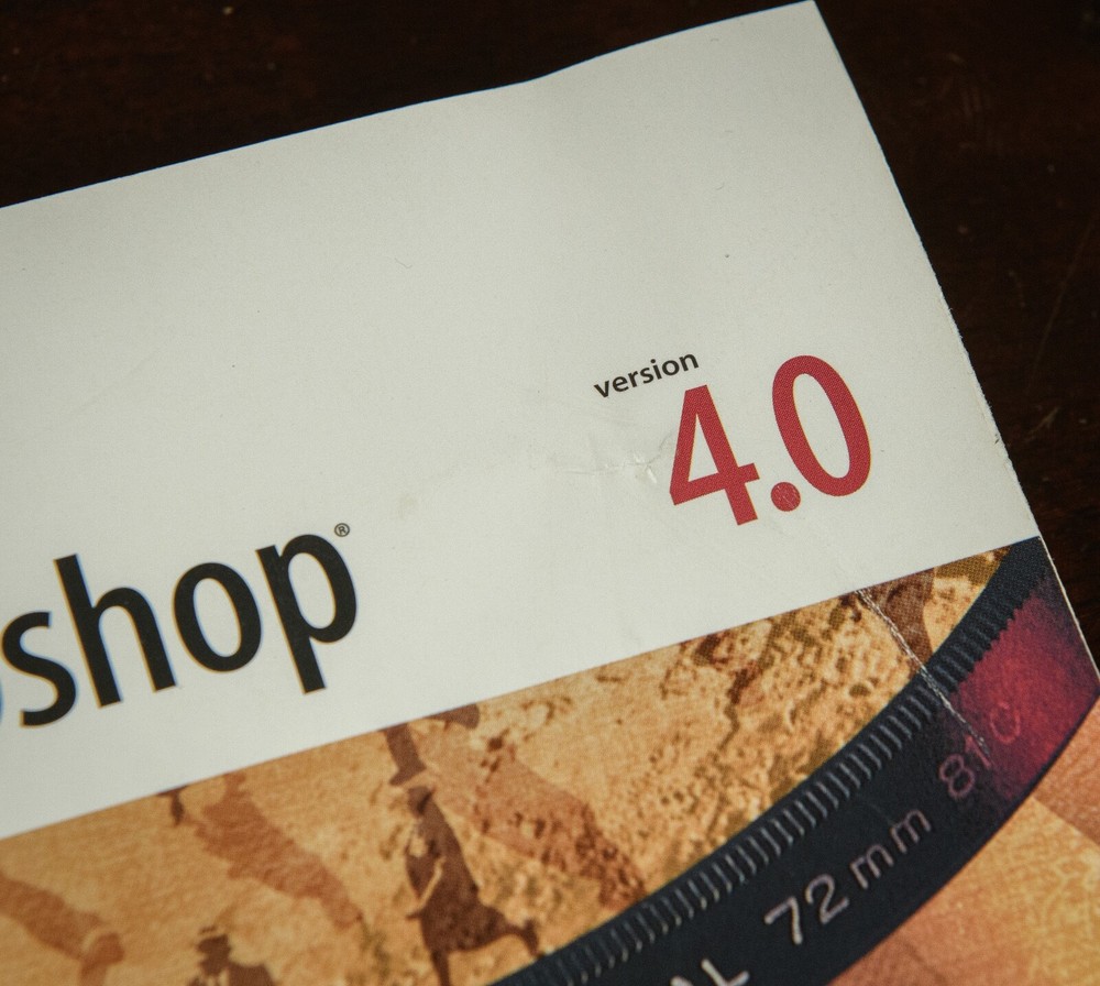 Adobe Photoshop 4.0 User Guide Manual, Tutorial CD, Getting Started Guide, etc.