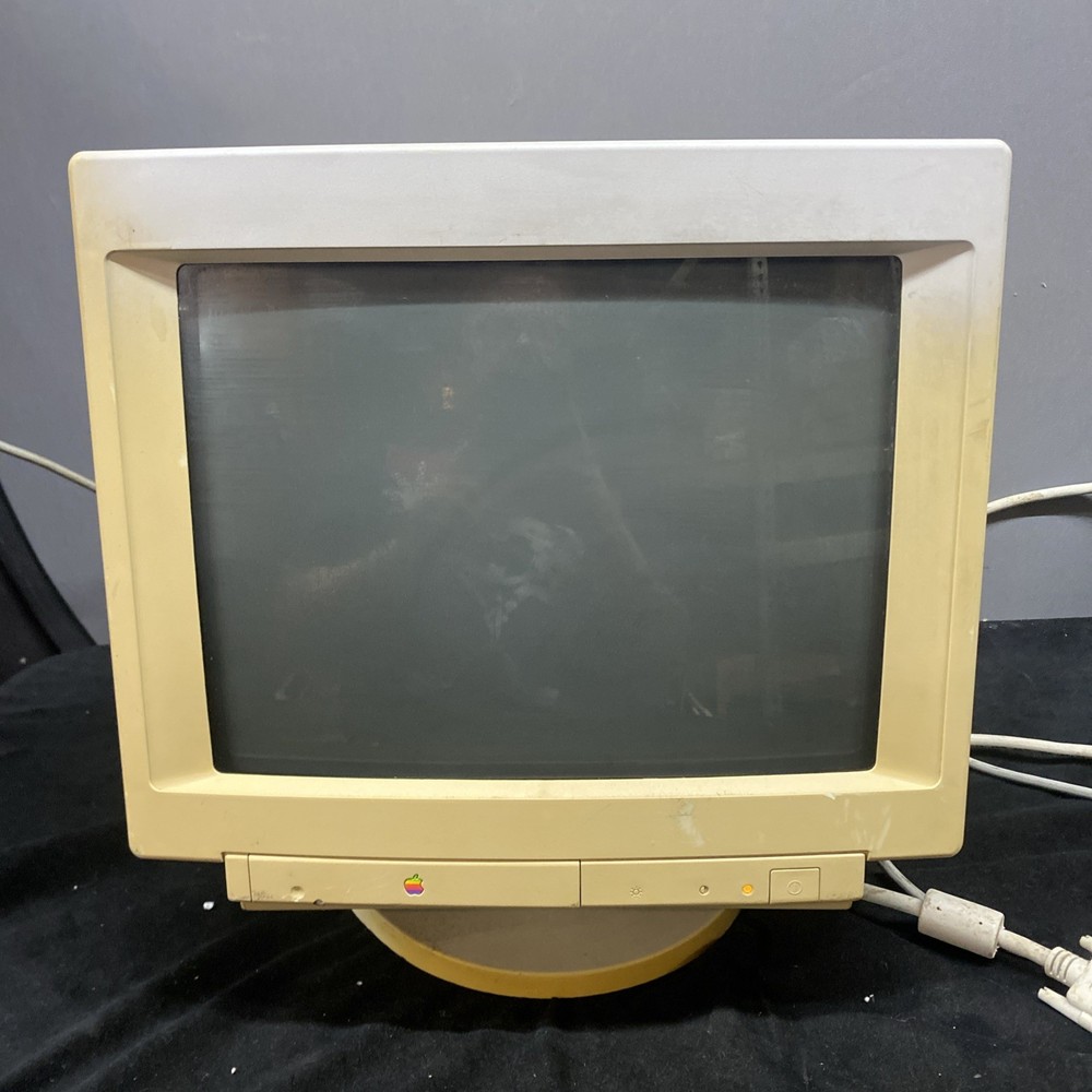 Apple Multiple Scan 15 M2943  15" Display CRT Powers On Damaged Shell Untested.