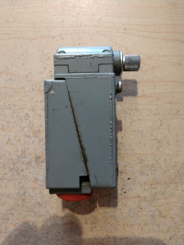 NEW SQUARE D CLASS 9007 TYPE B54C SERIES B LEVER TYPE LIMIT SWITCH