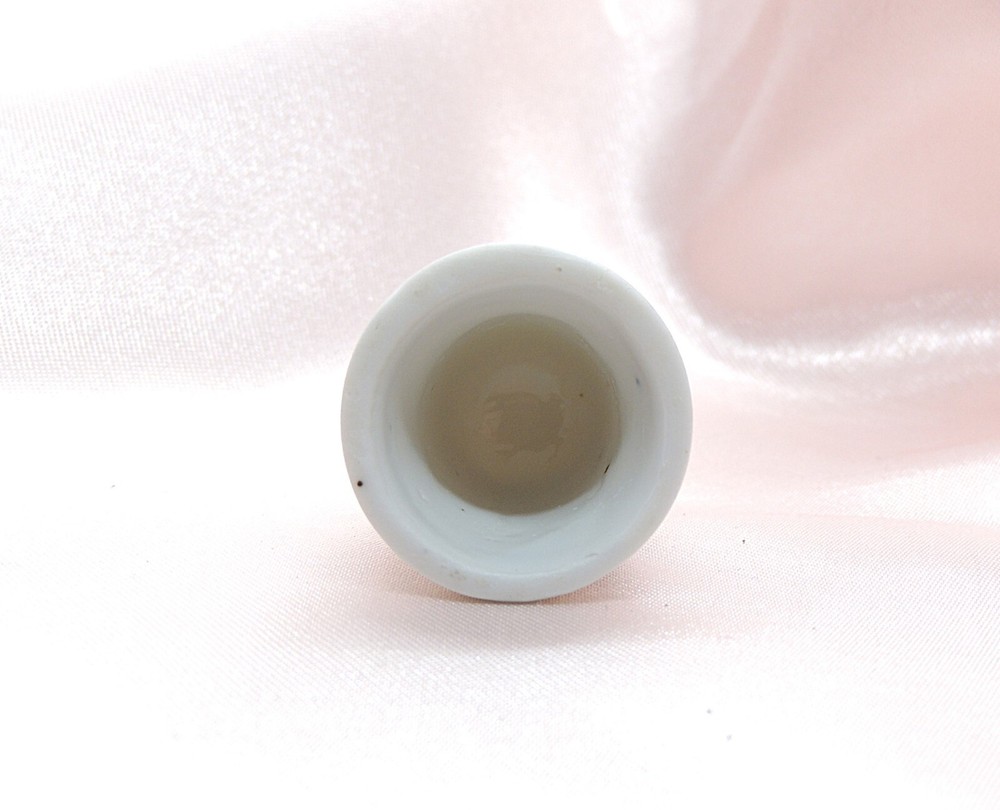 Porcelain Thimble Two Cherubs