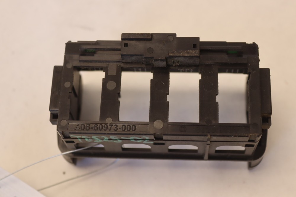 2008-2017 FREIGHTLINER CASCADIA 125 DASH EXPANSION SWITCH MODULE BRACKET OEM