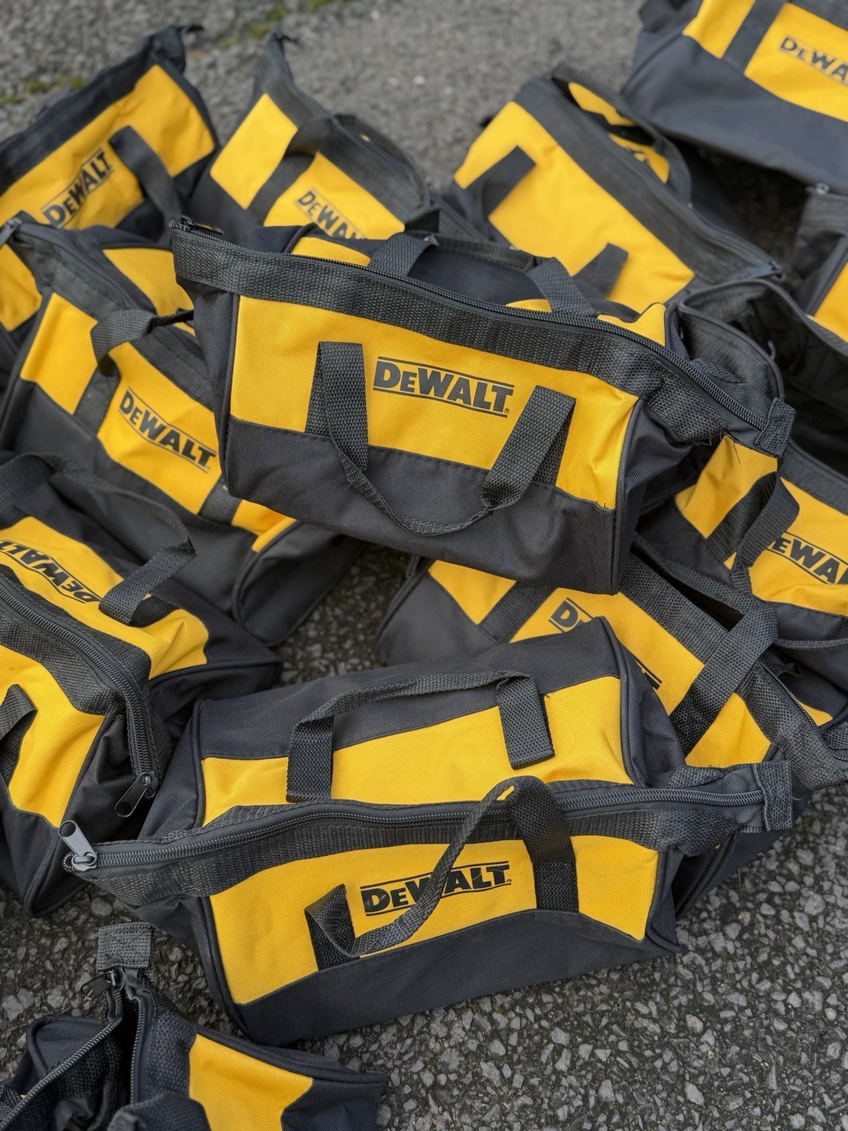 New Dewalt Heavy Duty Ballistic Nylon 11" Tool Bag ( 1 ). (11” x 8” x 7”)