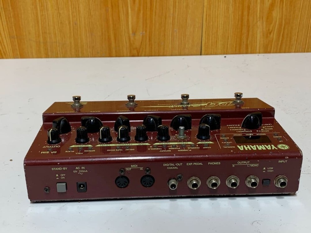 YAMAHA DG-Stomp Guiter & Bass Multi Effector with adapter