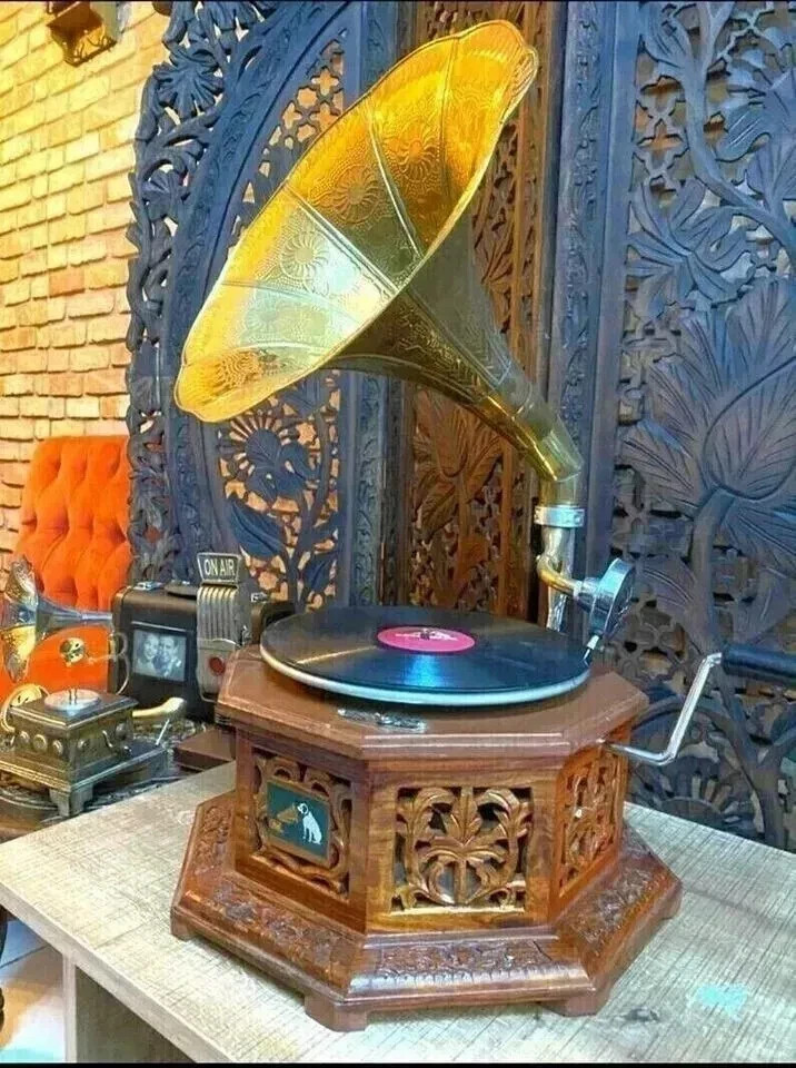Vintage Gramophone, Fully Functional Working Phonograph, win-up record player