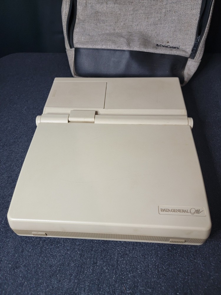 Vintage 80s Data General One Computer Model 2219 Early Portable Laptop Computer