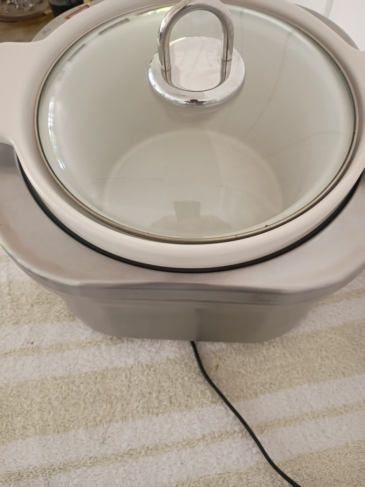 DeLonghi DCP707 Stainless-Steel Programmable 5-Quart Slow Cooker