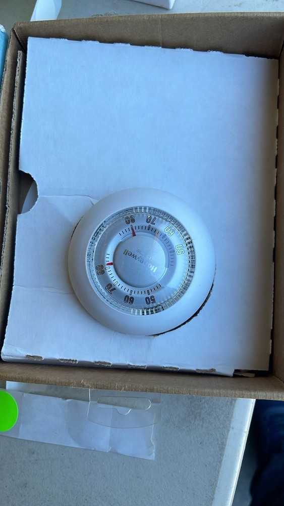 Round Non-Programmable Thermostat with 1H Single Stage Heating, Manual Control