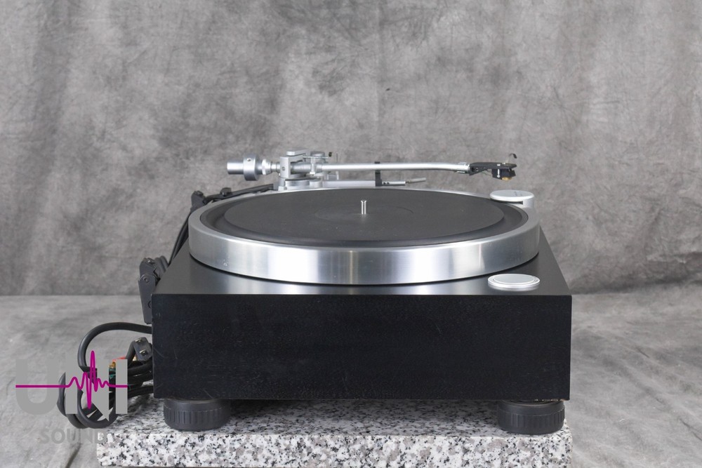 YAMAHA GT-2000 Direct Drive Turntable in Good condition