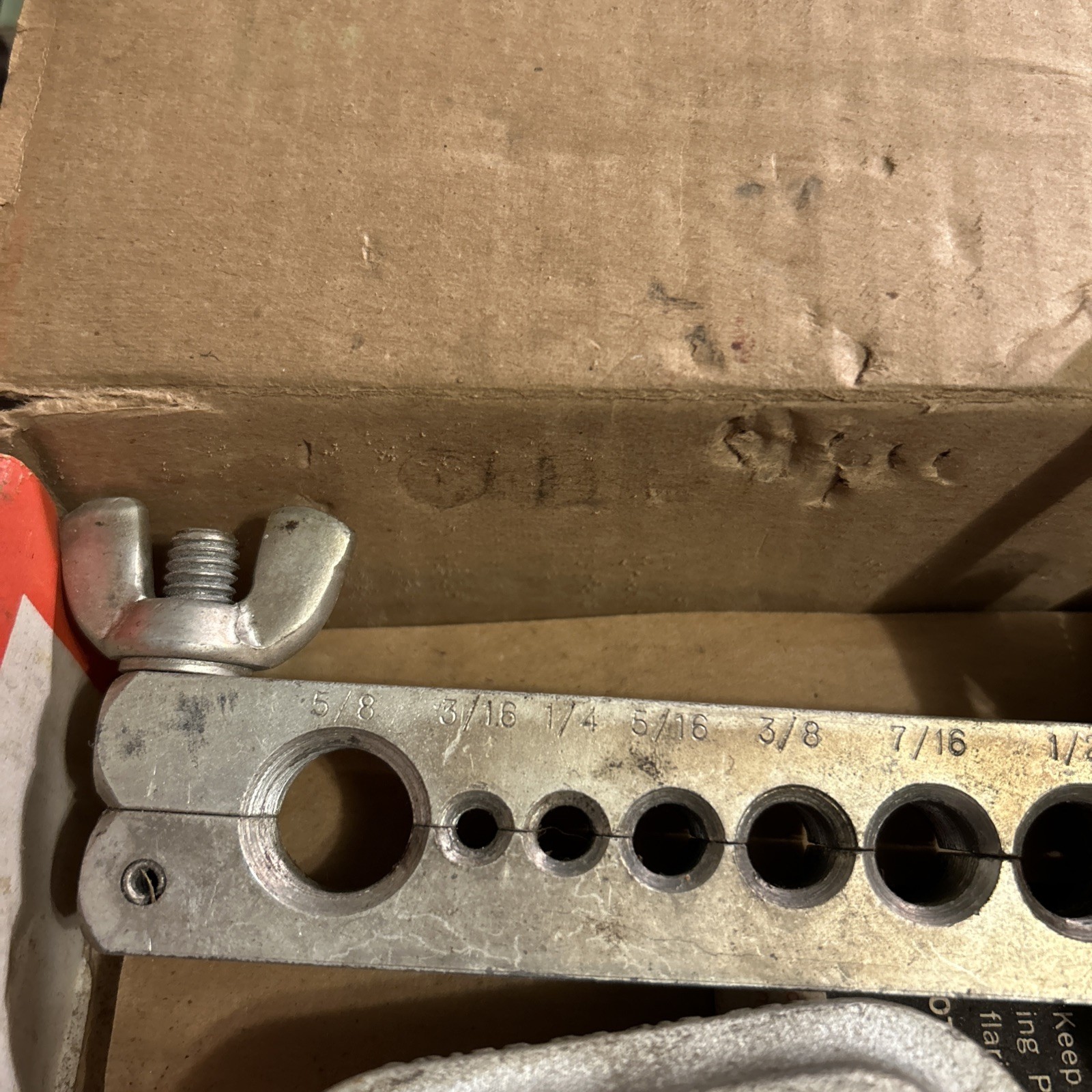 VINTAGE CHICAGO SPECIALTY MFG CO FLARING TOOL #3702 (FROM 3/16 TO 1/2" )