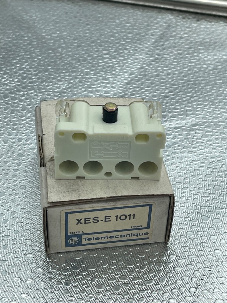 Telemecanique / XES-E 1011 / Contact Block / 332721A