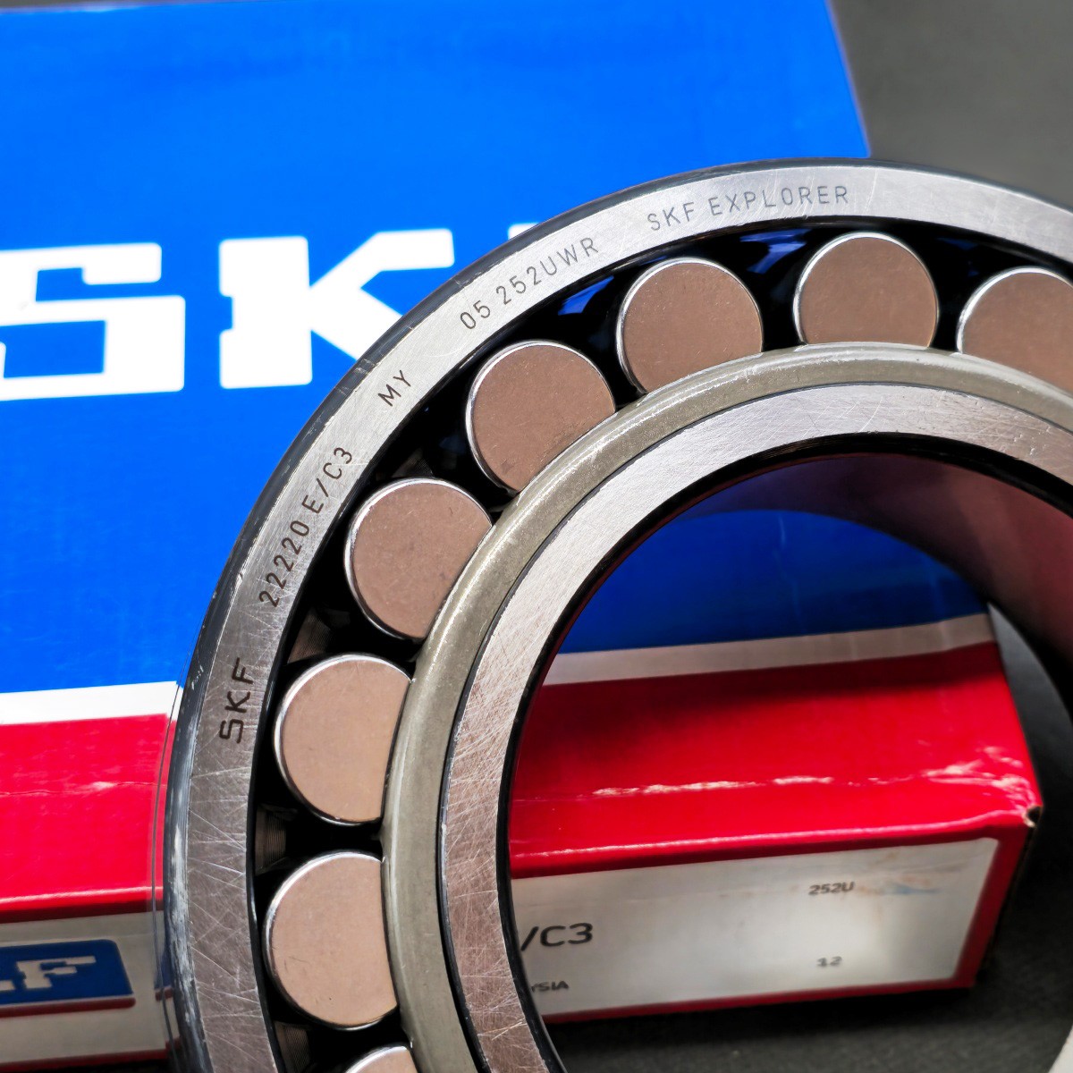 New Spherical Roller Bearing For 22220E/C3 22220EC3 22220E C3 SKF No Seal