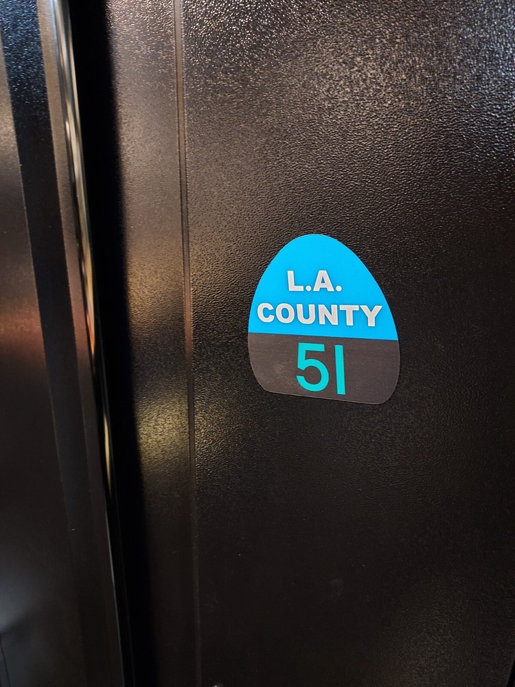 LA COUNTY FIRE DEPT. SQUAD 51 HELMET FRONT SHIELD/MAGNET