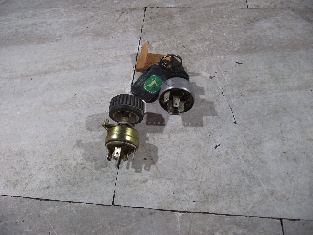 2013 JOHN DEERE RSX 850I SPORT. IGNTION KEY WITH DIFF LOCK SWITCH (OPS1227)