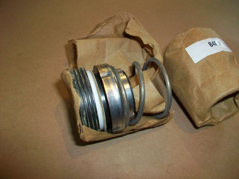 2pc GUSHER 84001-2 Mechanical Seal NEW