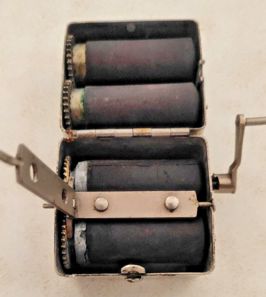 OLD RAZOR DOUBLE EDGE BLADE SHARPENER ROLLFIX GERMAN, REPAIRED WORKING