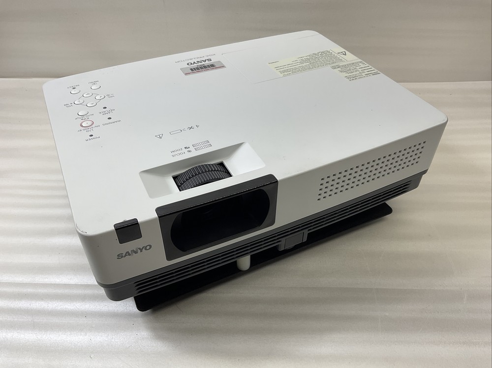 Sanyo XGA Projector Model PLC-XK3010 Multimedia