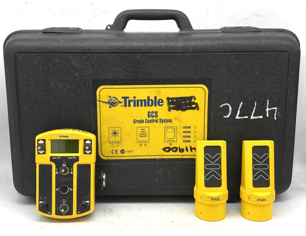 Trimble Grade Control Set CB420 Control Box & ST300 Sonic Tracers w/ Case.