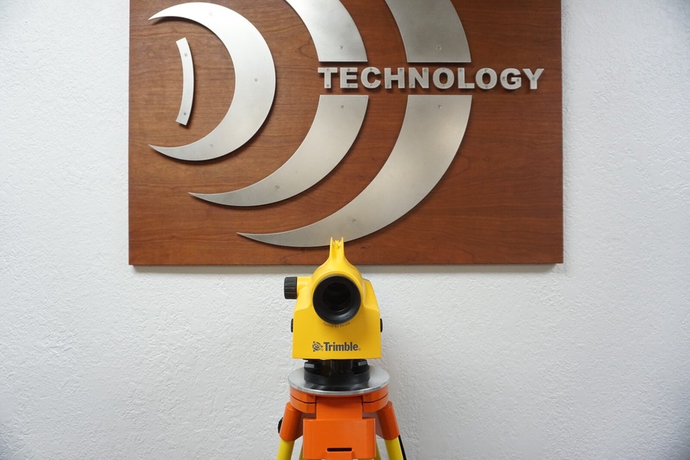 Trimble DINI .07 mm Accuracy Automatic Digital Auto Level DINI LD24 Tripod