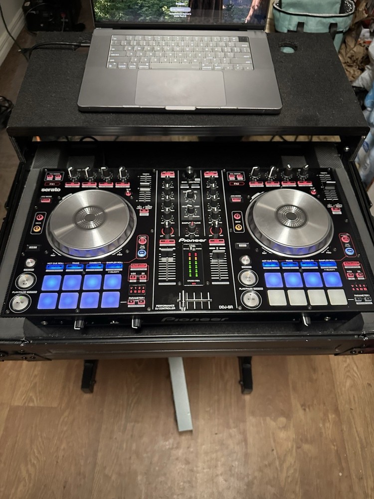 Pioneer DDJ-SR Digital DJ Controller with Case