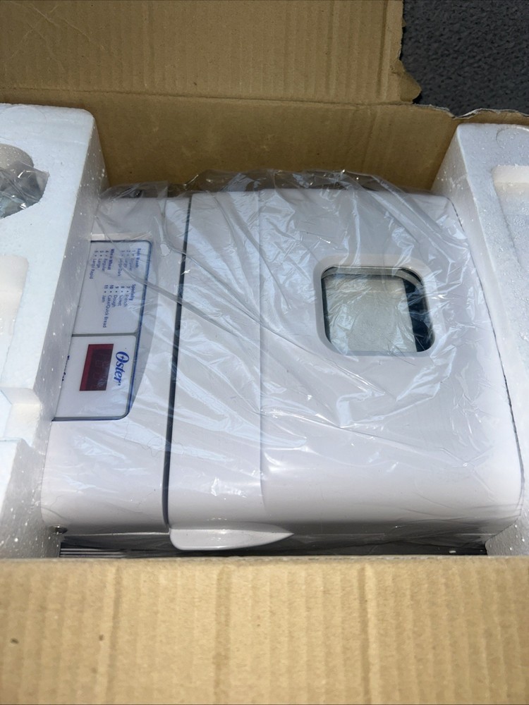 Oster Compact Breadmaker Makes 1 lbs & 1.5 lbs Loaves Model: 5815 OPEN BOX