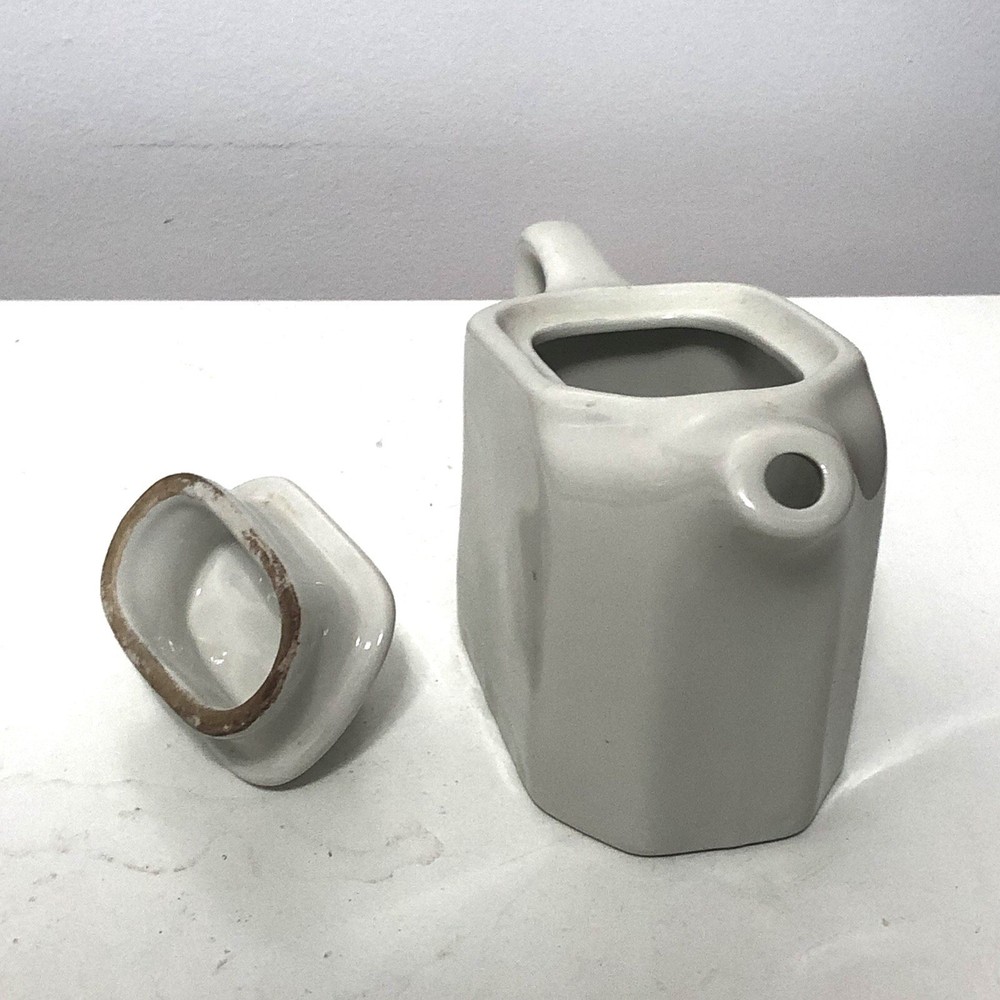 White porcelain plate and pot