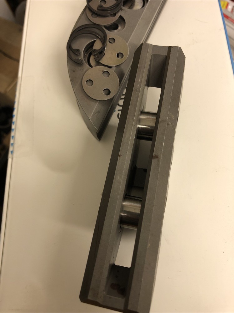 2 SL19227-E Counterweights