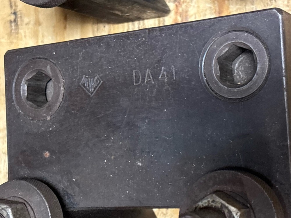 Aloris DA Quick Change Tool Post With 7 Tool Holders Turning Boring Parting