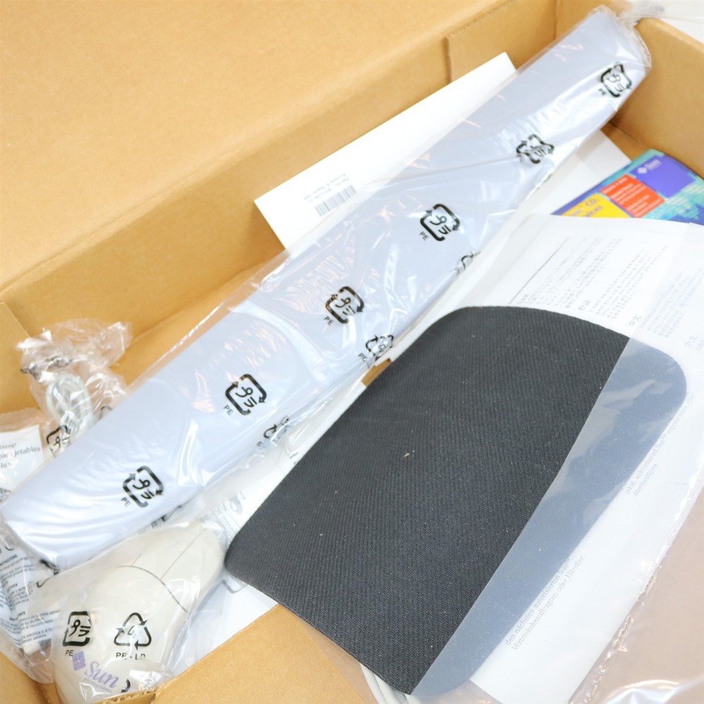 Sun Microsystems X3515A Type 6 US Unix Keyboard w/Mouse & Logo Mousepad Combo