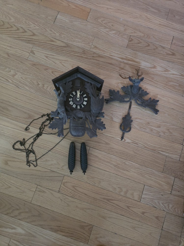 Kuckucksuh Cuckoo clock Horloge à COUCOU