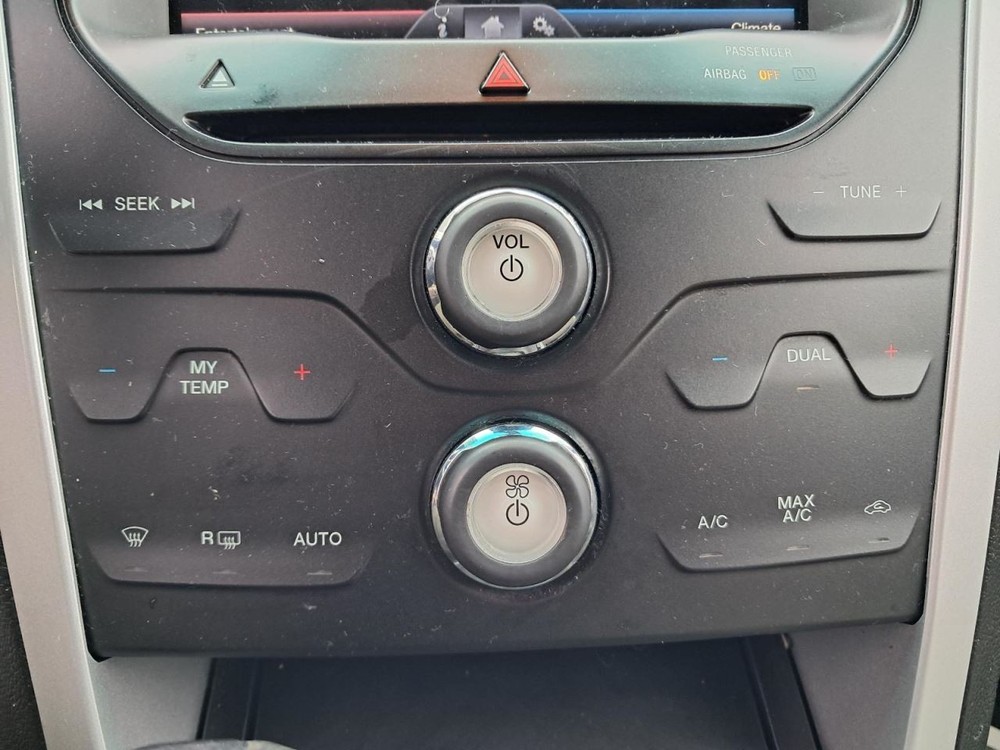 EXPLORER 2015 Glove Box 4956094