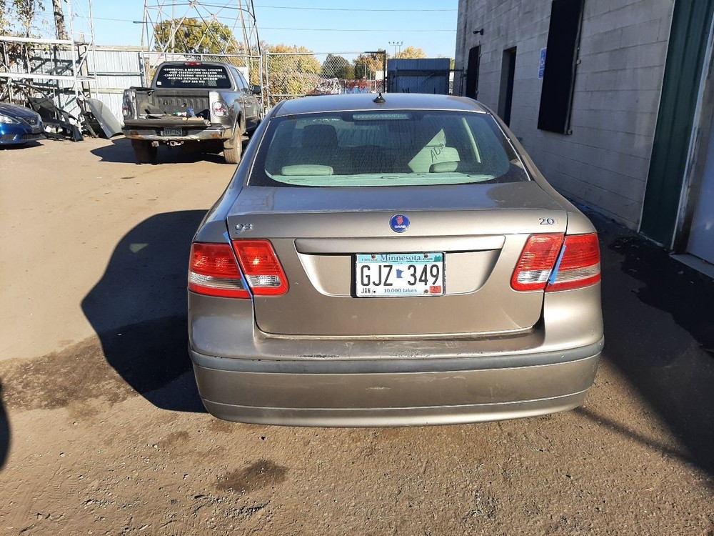 9-3 2004 High Mounted Stop Light 1068772