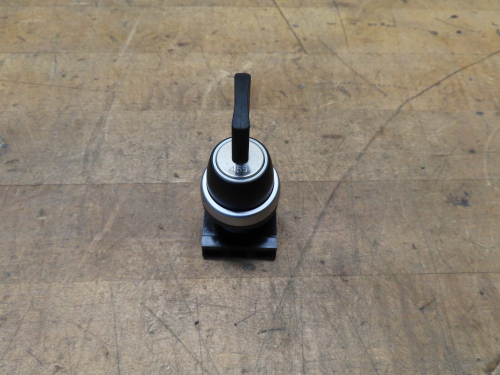 BACO L21NA00 3 position keyed selector switch (@D33)